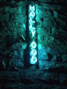 KINO Holly_ood_neon_dark